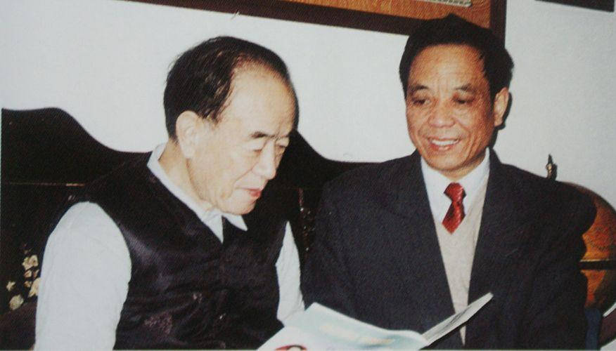 谢彬的丈夫李立功是山西交城人,在抗日战争时期,他与华国锋是战友