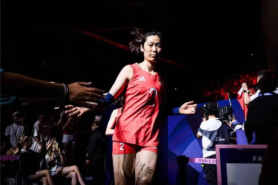 原创            绝杀！中国女排3-2美国获小组赛开门红，女排姑娘如何拿下比赛的？-女排中国美国3:2比赛结果怎么样