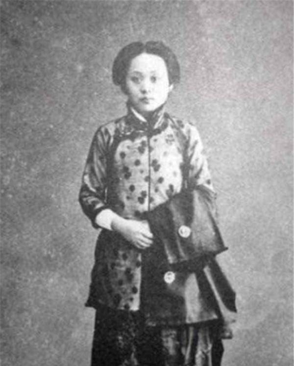 秋瑾能成一代女侠,丈夫王廷钧功不可没,为何却被指窝囊多年