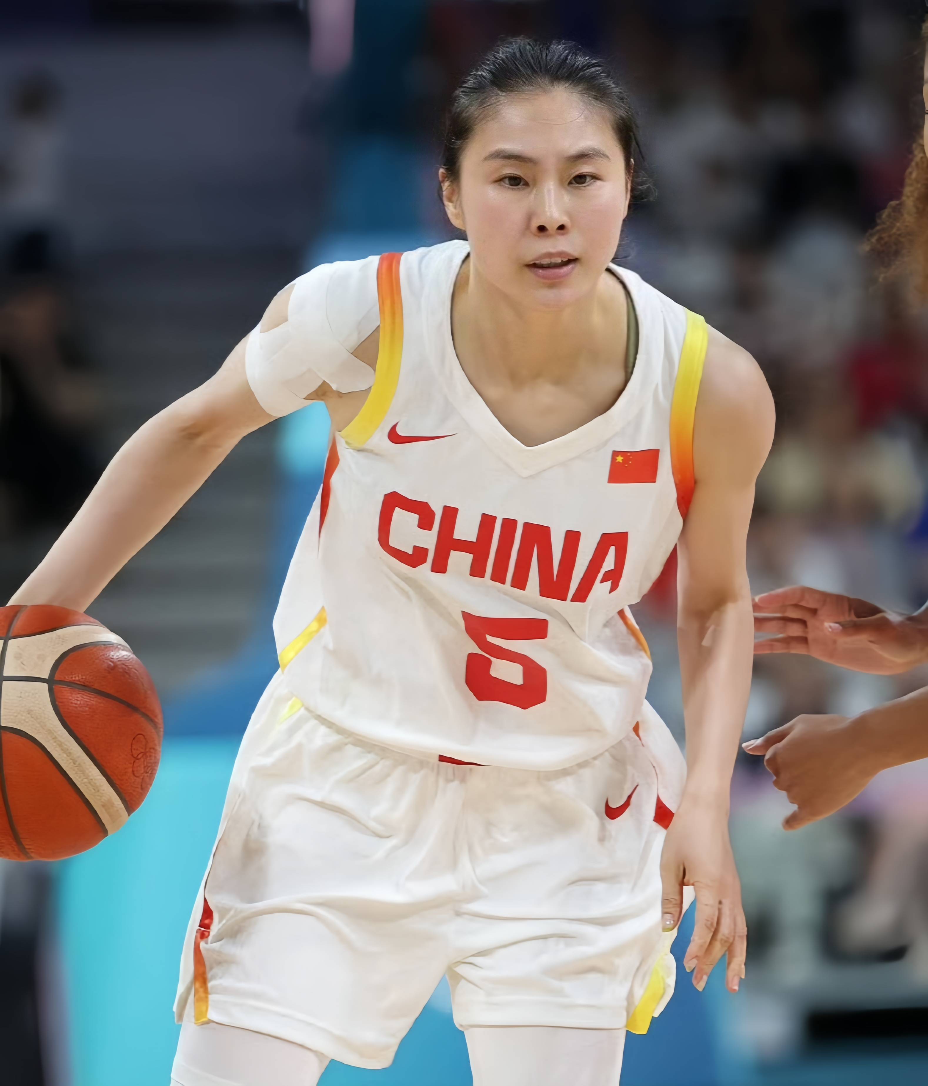 中国女篮第三场总结!李梦获得mvp,5人得分上双,八强仍然有希望