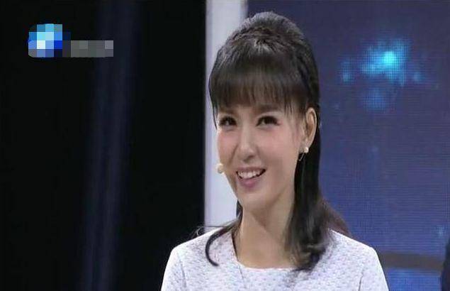 女子戴口罩来鉴宝,自称价值1000万,主持人调侃道:口气不小哎!