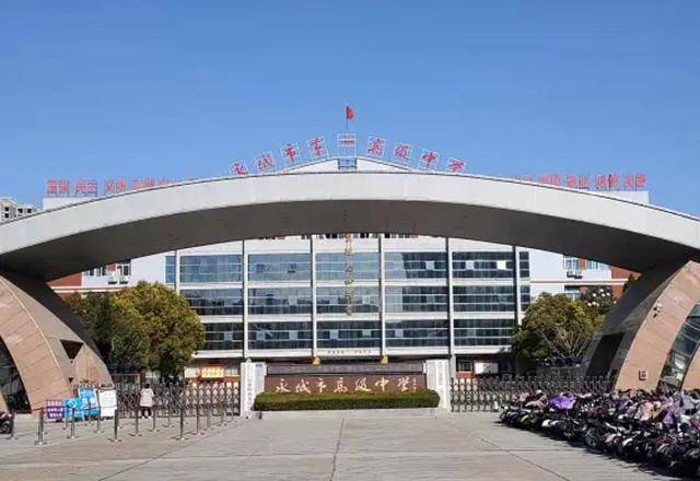 这个孩子11月29日,离家上学,就读于河南商丘永城市第一高级中学,而且