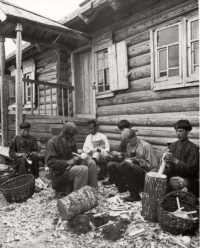 "平均制"土地纲领,虽然在当时反映了农民要求分配地主土地的强烈愿望