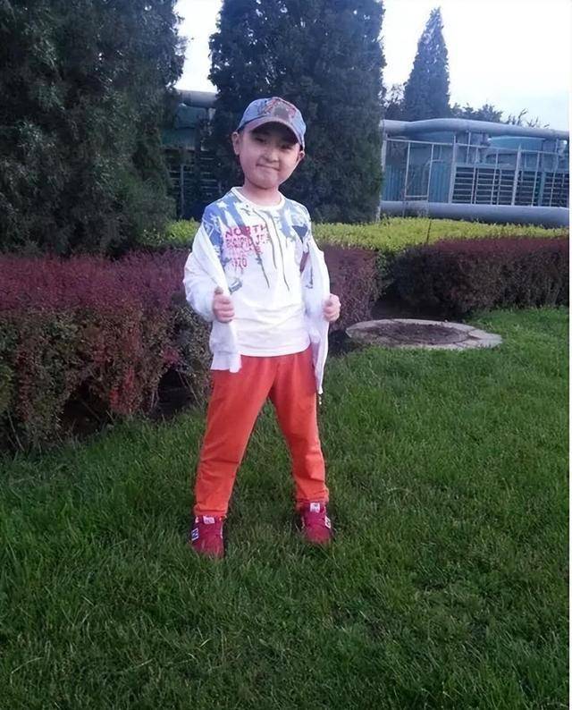 回顾"年画娃娃"邓鸣贺:他得了什么病?他去世的真正原因又是什么?