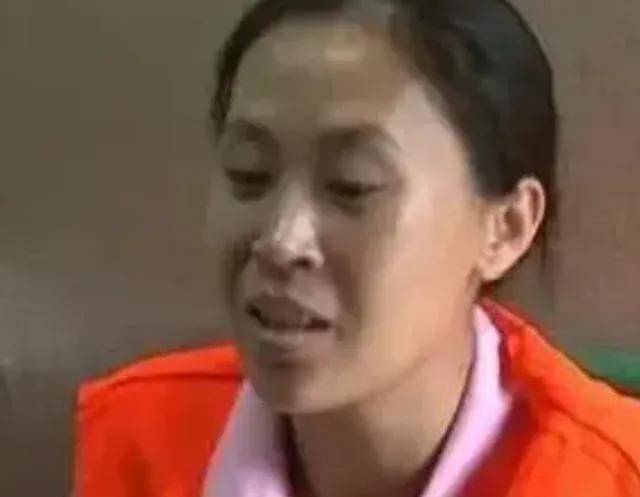 当凌母身体抱恙之时,凌小娟与凌小云二人共同陪伴她前往就医.