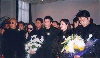"香妃"刘丹:25岁大火时去世,痴情"萧剑"为其扫墓整整20年