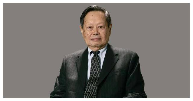 被恶意诋毁,丑闻缠身,杨振宁的评价为何如此负面?