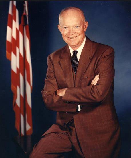 1953年到1961年任美国总统,1915年毕业于西点军校,但那时只得到军士长