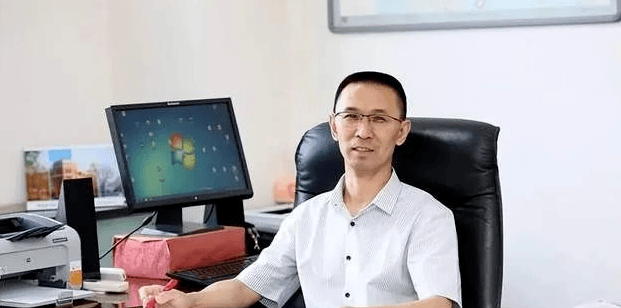 海霞在忙碌的工作之余,也不忘回归家庭,享受与家人的温馨时光.