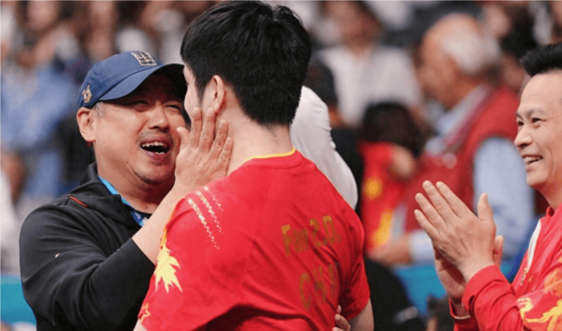 皆大欢喜!刘国梁摸脸樊振东,拥抱马龙王楚钦,王皓交出满意答卷