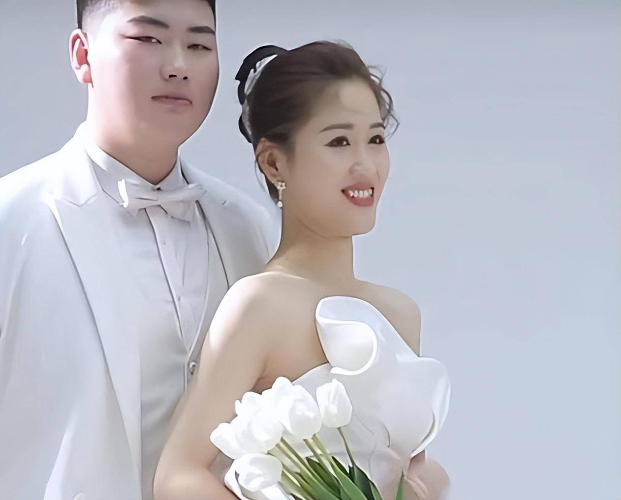 还有一个很关键的原因,那便是小伟和前妻陈亚男一事闹得过于沸沸扬扬