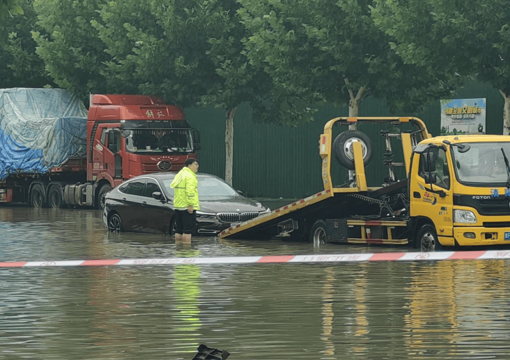 "汛"速出击战风雨! 中国人寿财险周口中支防汛救灾在行动