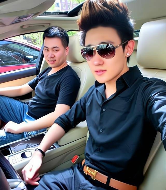 李兆会的背景颇为复杂,他的父亲李海仓是海鑫钢铁集团的创始人,被誉为