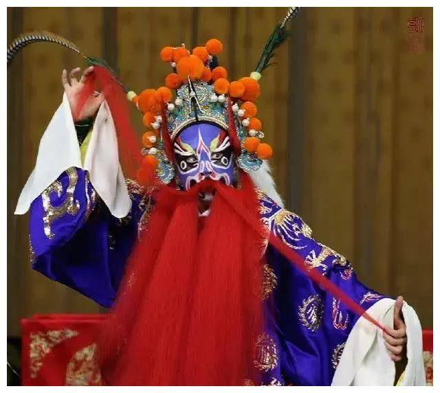 《连环套》黄三太如何压制和拉拢绿林新秀窦尔敦的?