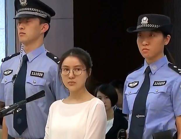 郭美美欠下2.6亿赌债,神秘男子帮忙还清后,没成想牵出惊天大案