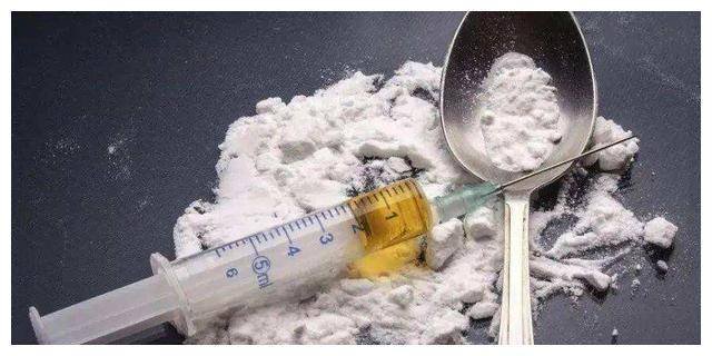 "天才毒枭"刘招华,亲自研制30吨"冰毒",销往国外报鸦片之仇_麻黄素