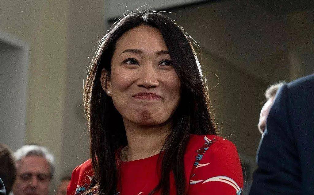 英国第一夫人:嫁大23岁三婚首相还儿女双全,抢凯特和梅根的风头_凯莉