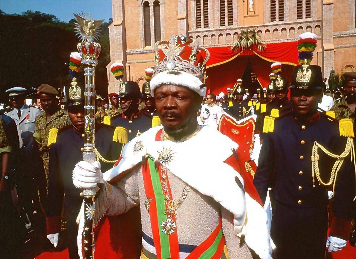 1968年中国女孩嫁给非洲皇帝并生下两女,两年后丈夫提出变态要求