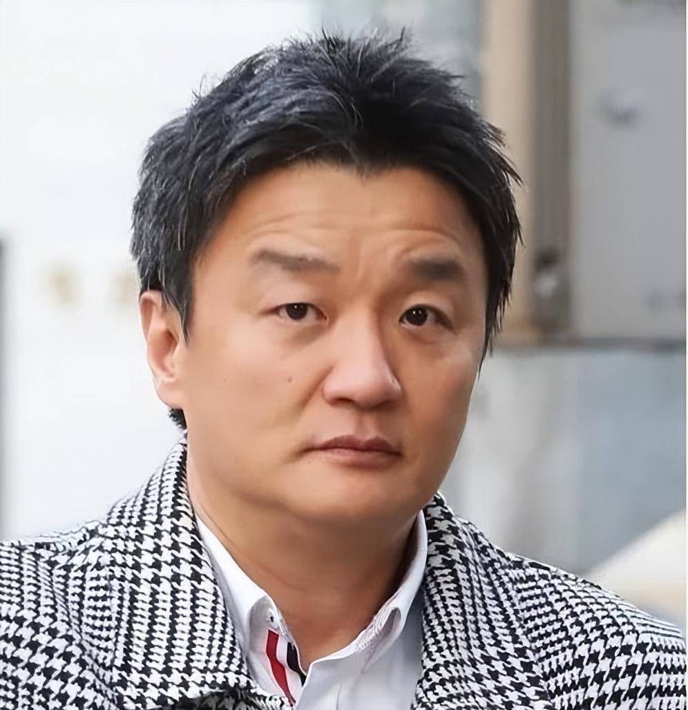 52岁李富真:和儿子同框美到犯规,当年下嫁保镖看似愚蠢实则妙招