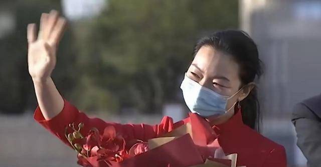 我军航天员叶光富的妻子,为人低调,难得亮相_李璇_大校_飞行