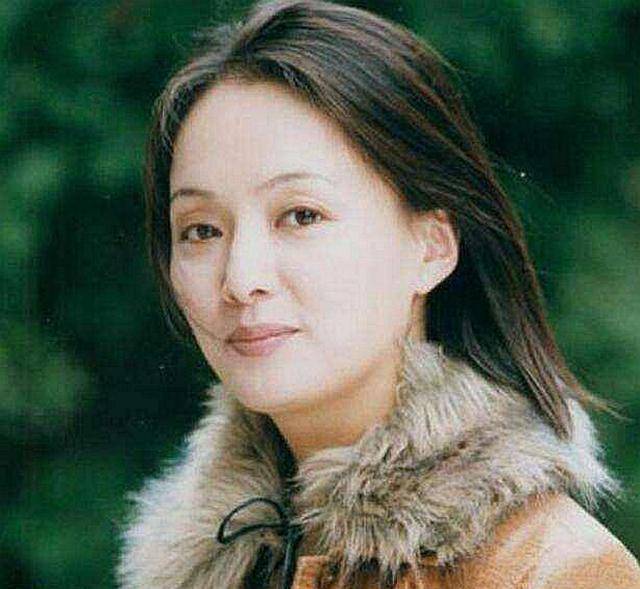 1998年张子强死后,妻子带着20亿巨款,携家带口逃美国,过得如何_罗艳芳