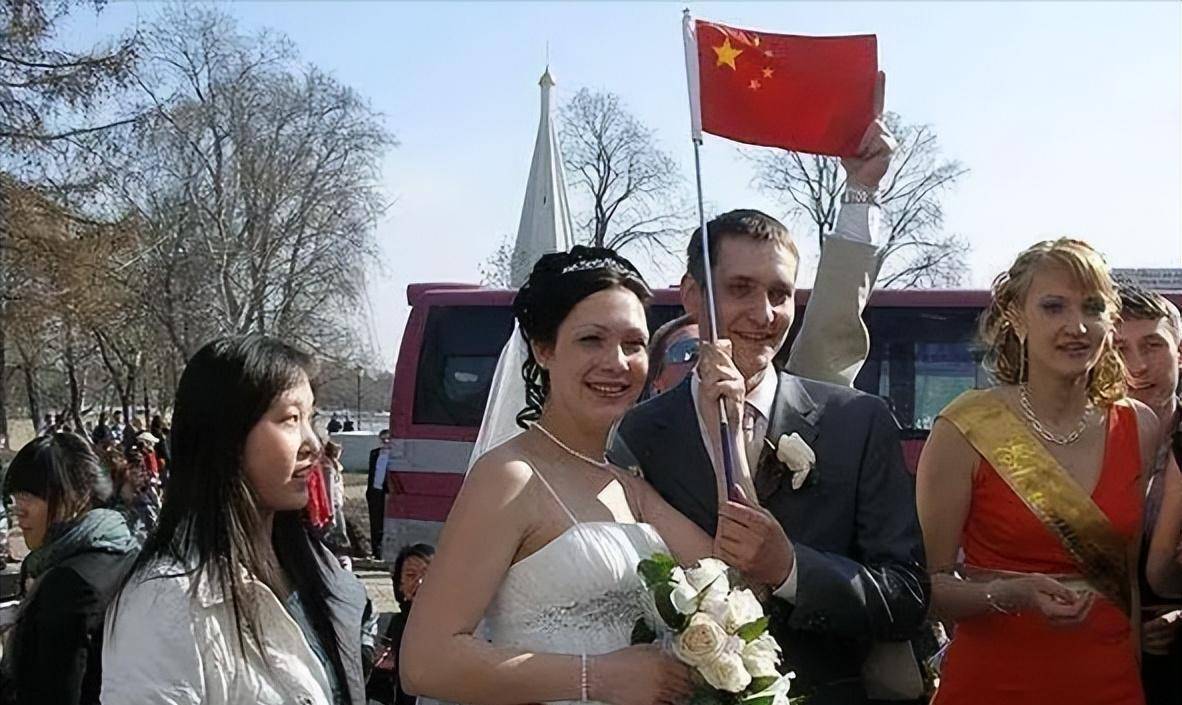 俄罗斯女人结婚前后图片