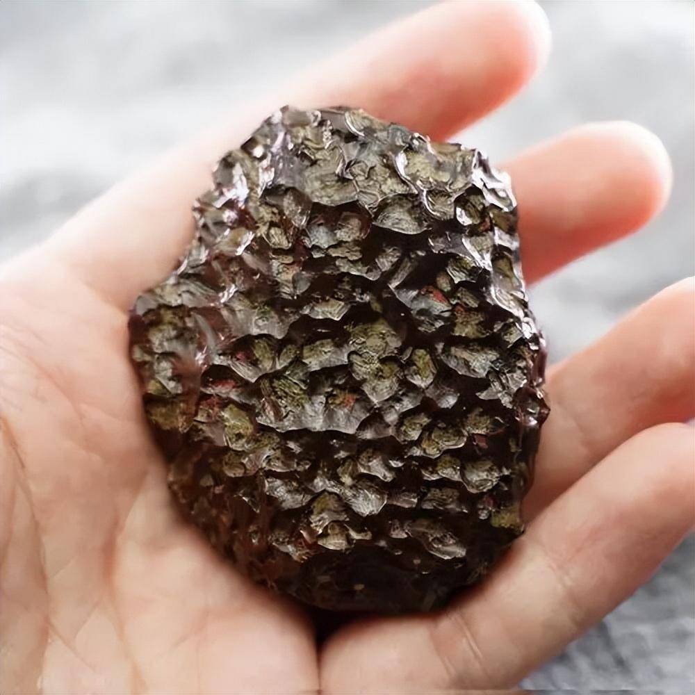 回顾女孩5年捡400多公斤陨石,拒"天价"收购,后任贵州陨石馆馆长