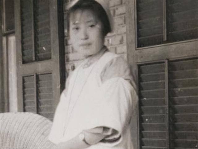 张行忠因伤住院,护士越看越熟悉,询问后:竟是她结婚一年的丈夫