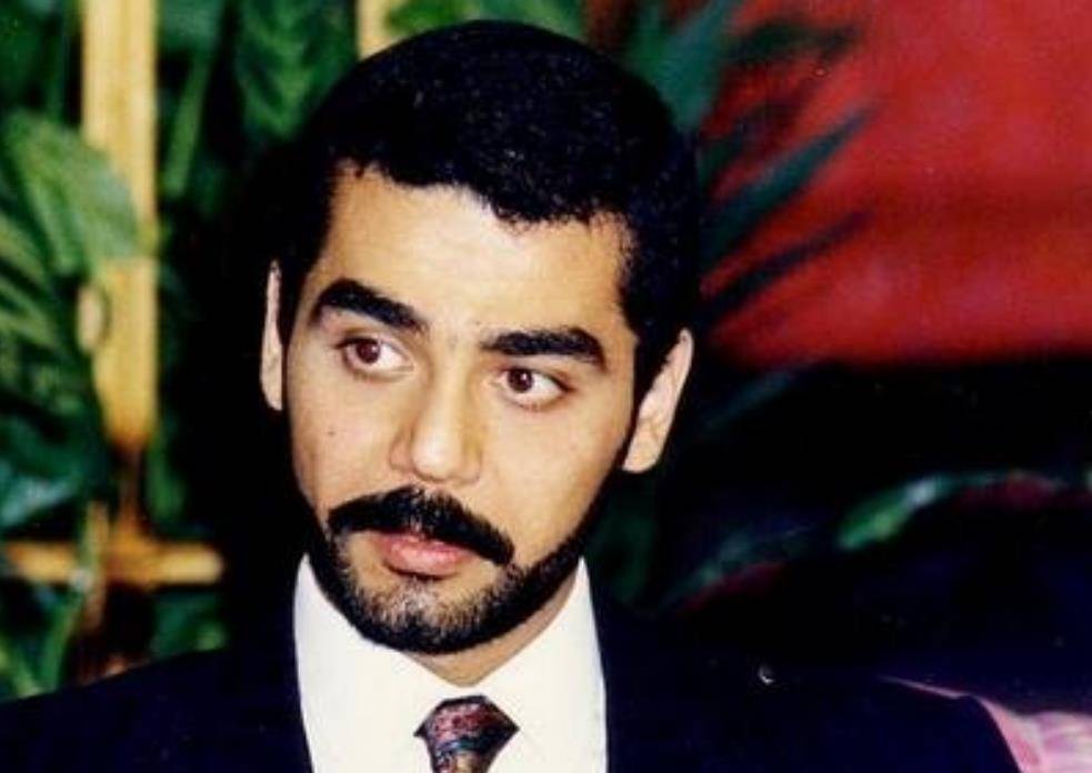 恶魔太子乌代:奢侈到用现金点雪茄,为报复下属,玷污下属新娘