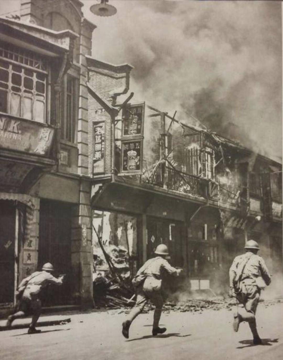 1937年,姚子青500百壮士死守宝山,敌人亦为之鸣枪致敬