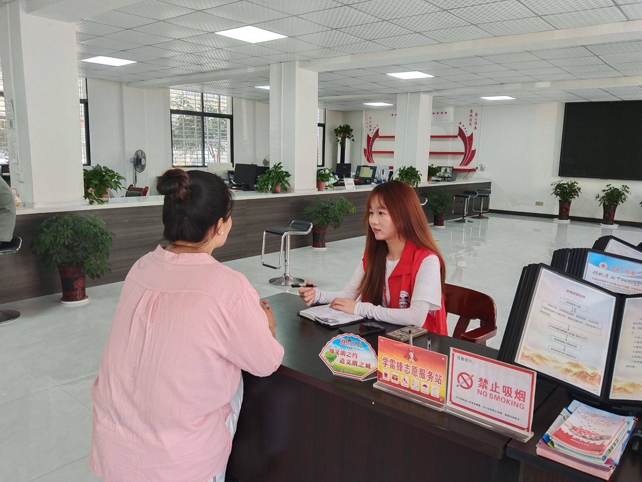 第九届知行普法队在咸宁市通城县银城社区开展针对校园霸凌的普法宣讲