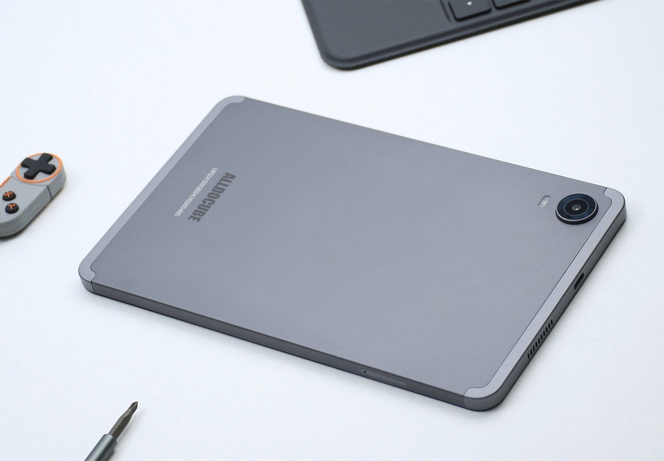 8.4英寸的"高通芯"小尺寸平板电脑:酷比魔方掌玩mini 2评测