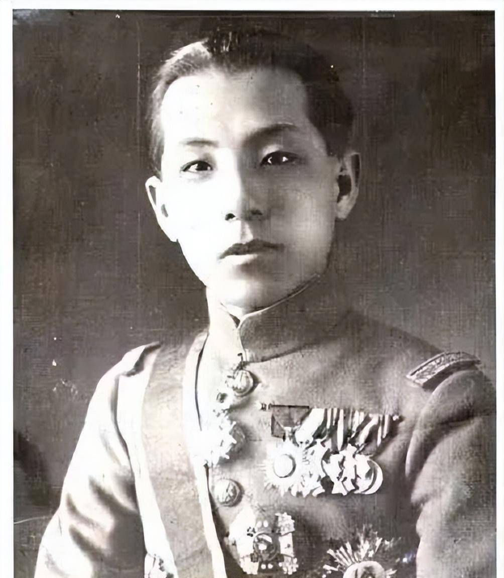 77年,一女子带着0001号烈属证去北京,邓公:你和你父亲长得真像