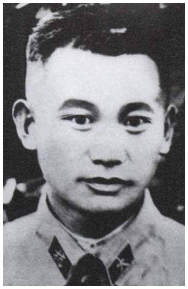 李德生上任北京军区司令员,头天上班便说:我先到副司令那报个到