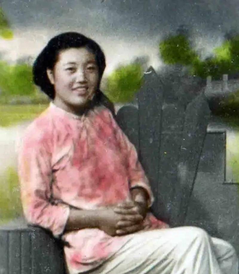 她曾任河北省委书记,由一个农村妇女,成为闻名全国的女省委书记