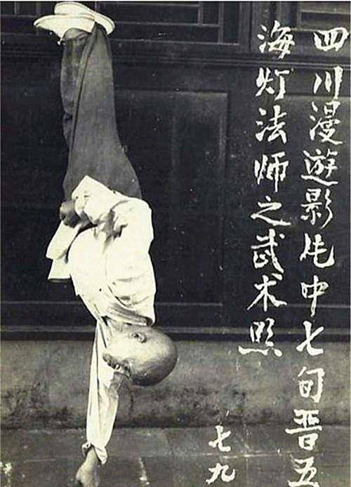 海灯法师77岁,凭借二指禅倒立走红,圆寂多年后,徒弟说出真相