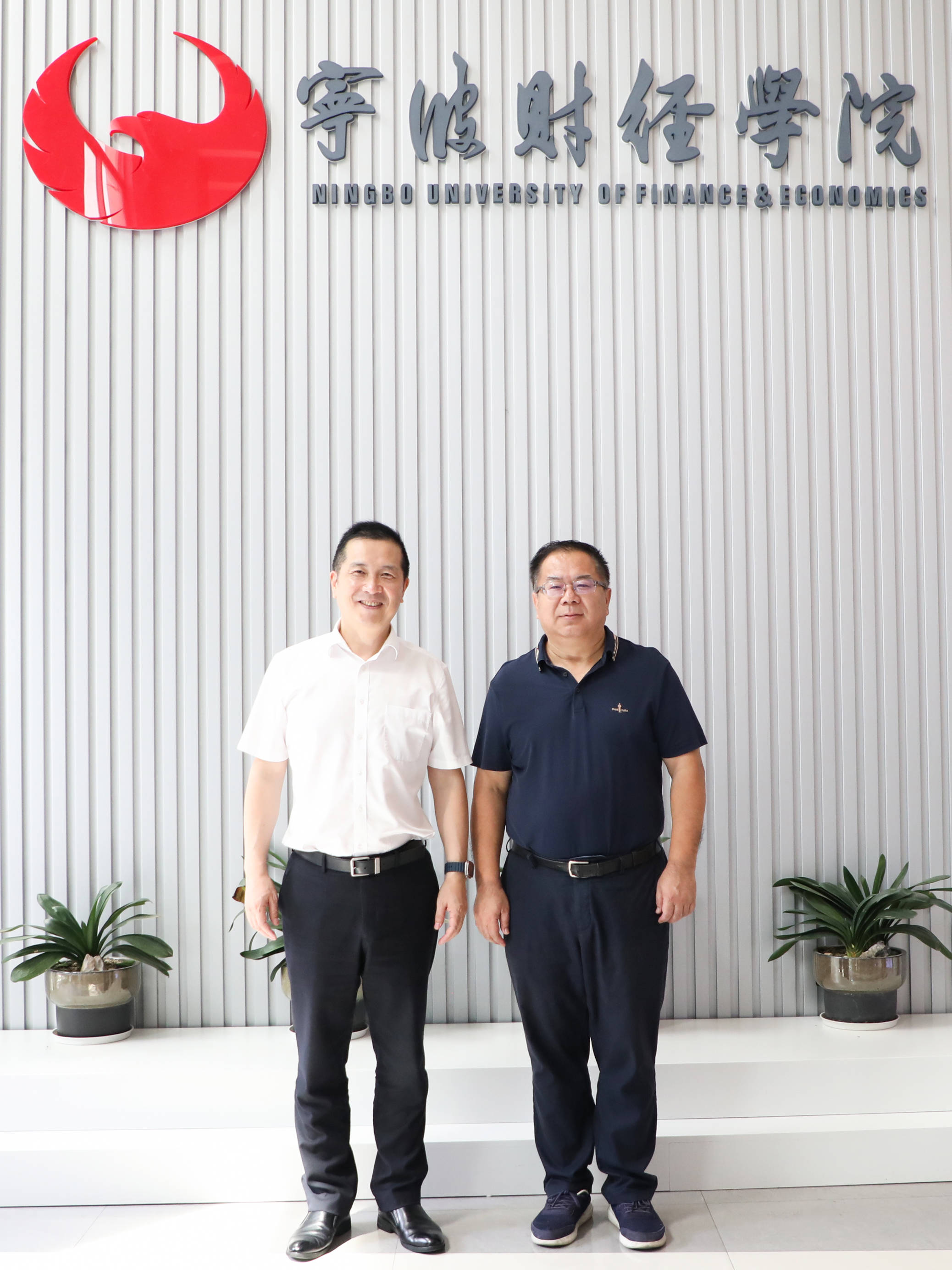 全球博士联合会会长宁波全博集团董事长张益波博士走进宁波财经学院