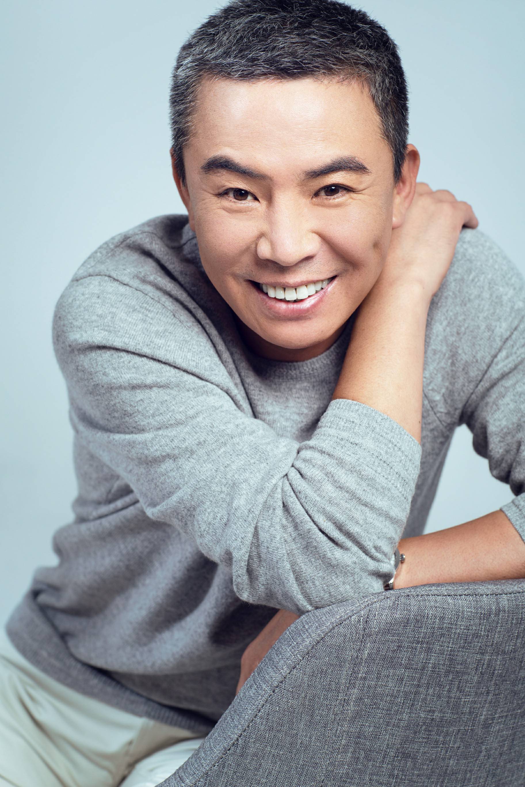 院线电影尘埃飞扬开机演员白红标带领足球少年吹响梦想号角