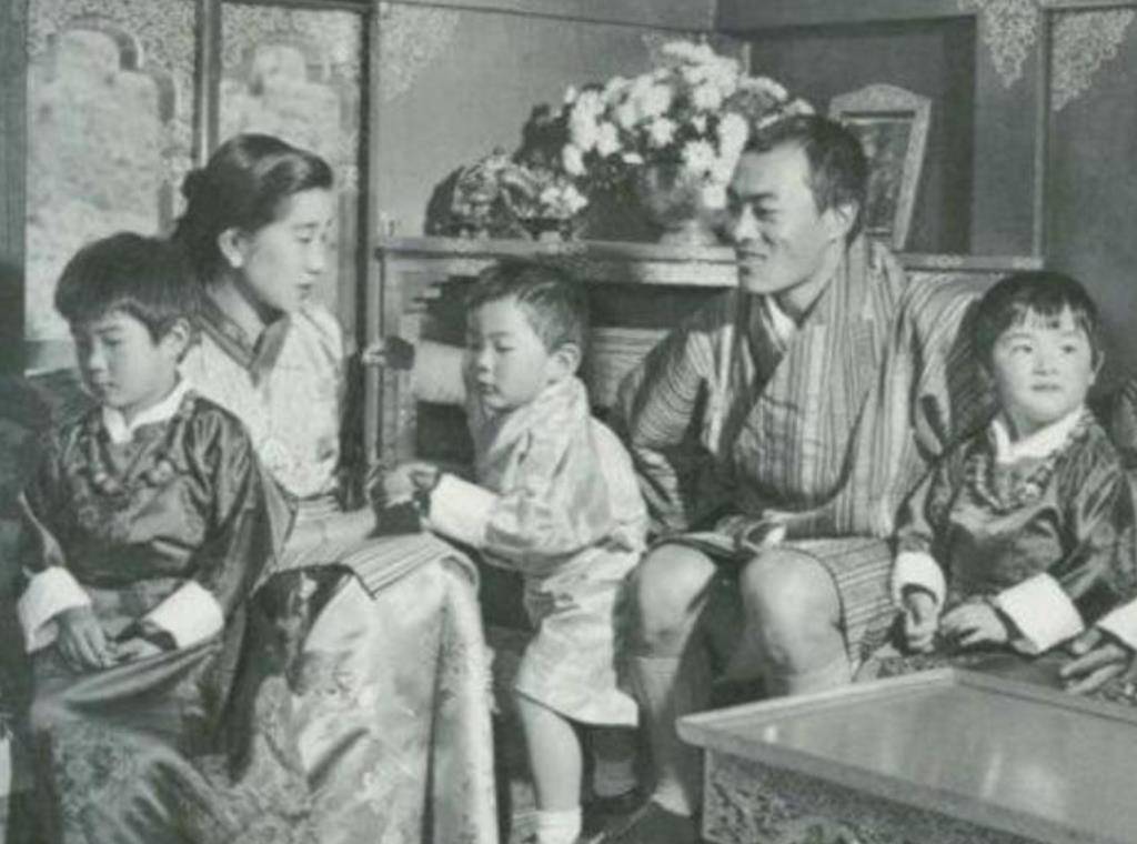 不丹太王太后的传奇人生:打入冷宫铁腕夺权,如今91岁身体硬朗