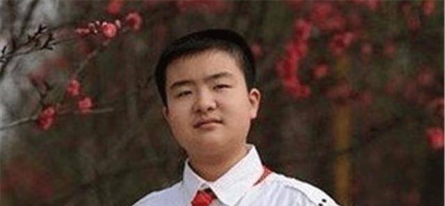 "五道杠少年"黄艺博:曾火遍全国,为何如今沦为路人?