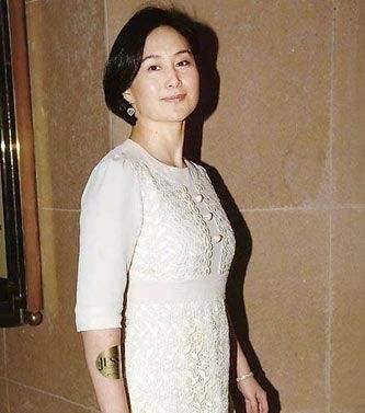 赌王女儿何超琼有多优秀?五年前成为女首富,58岁的她仍然单身