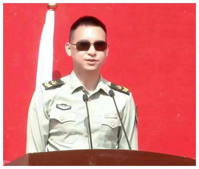 排雷英雄杜富国:失出2手2眼,妻子不离不舍,昨天喜得贵子_杜富佳_扫雷