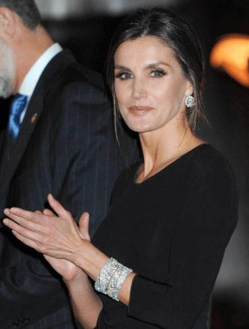 49岁西班牙王后:为王室操劳白发丛生,皱纹横生身材干瘪不复当年