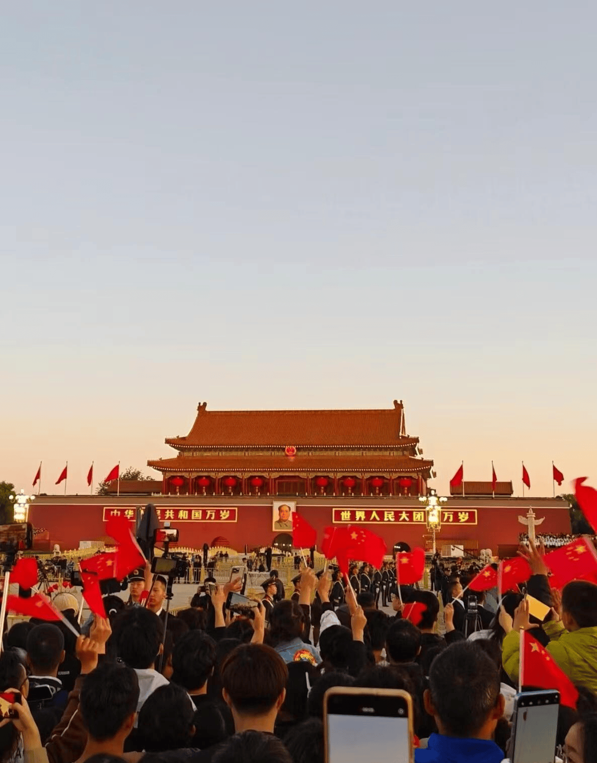 升旗仪式一定要轻装上阵,【baobao寄存 】 在天安门,故宫,前门,北京坊