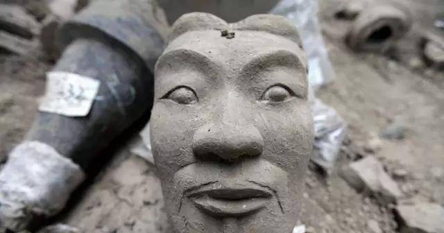 秦兵马俑:你可知道,宝宝出土时,是多么的姿色妖娆