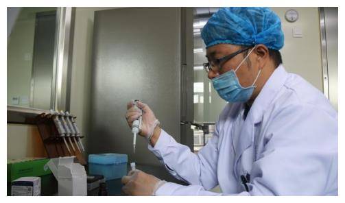 《漫长的季节》分尸案原型 南京美食街坐台女案,"人肉鸡块"_何青青