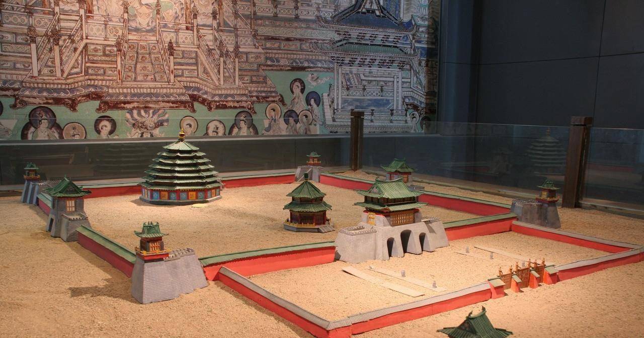 真知堂鉴古:西夏王陵是西夏历代帝王的陵墓,位于贺兰山东麓图为西夏