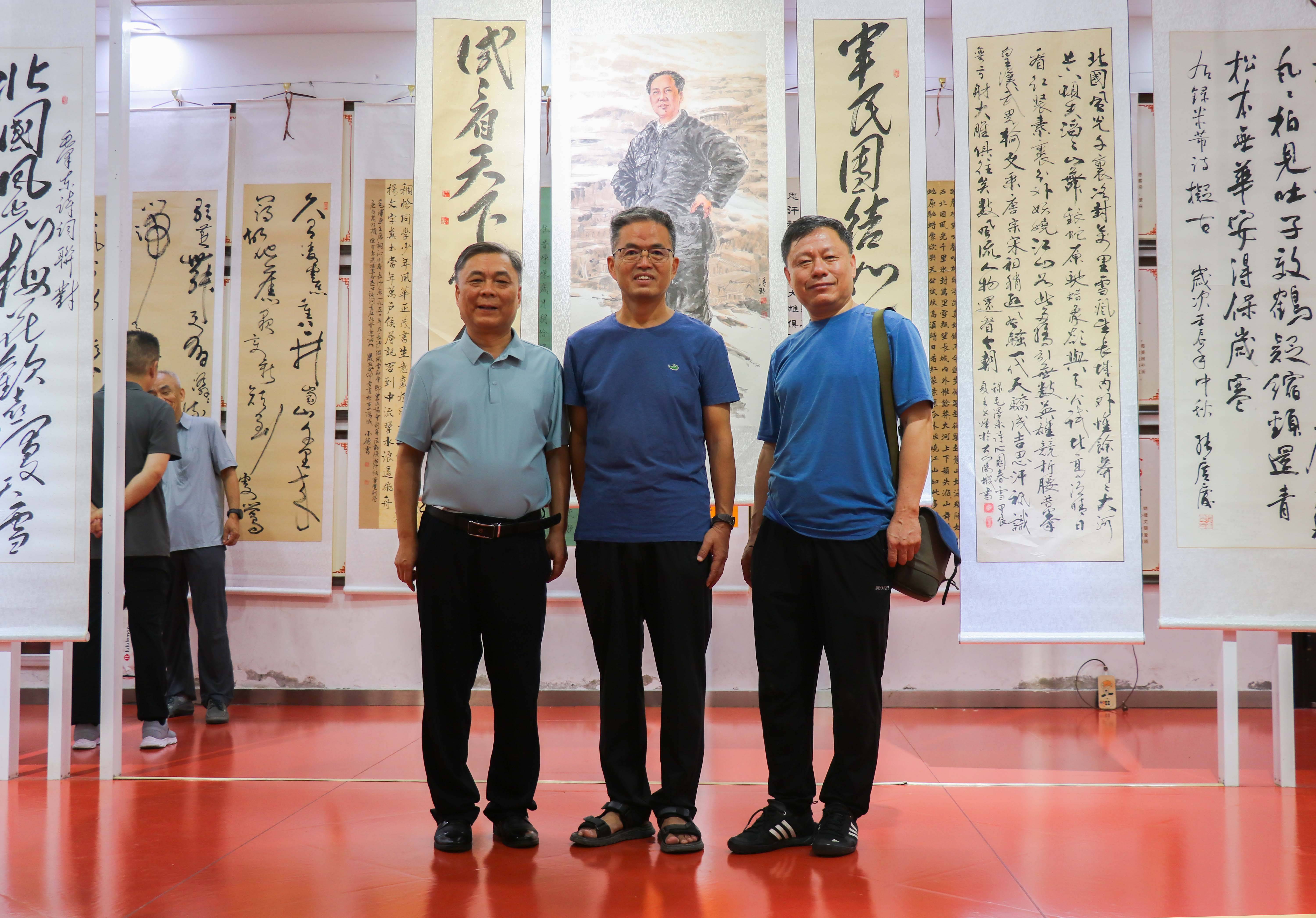 郑清珍的伟人画作在河南三水文化院书画展上受关注