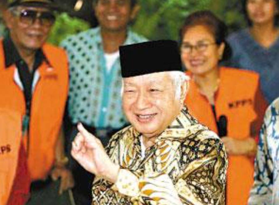 苏哈托:屠杀50多万华人,6个子女垄断多个行业,86岁才去世