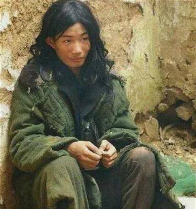 “巨婴”杨锁:烧家具取暖,刨坑上厕所,23岁懒死家中_父母_母亲_杨继春